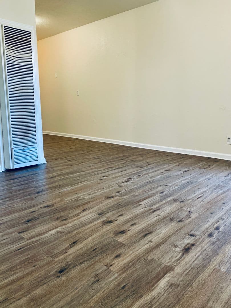 Albuquerque Apartment: 220-226 Charleston St. NE