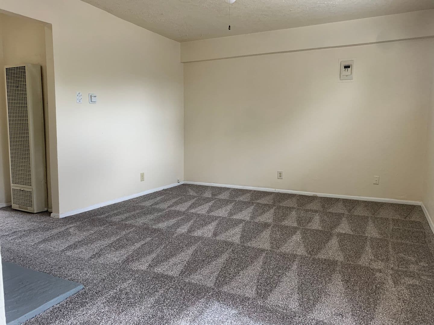 Albuquerque Apartment: 300 General Marshall St NE