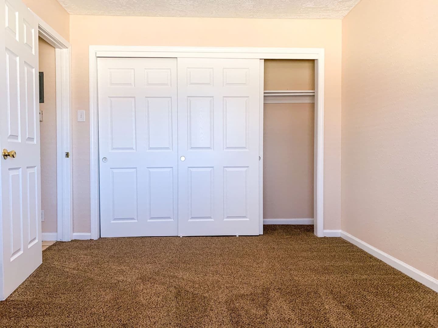 Albuquerque Apartment: 900 Valencia Dr. SE
