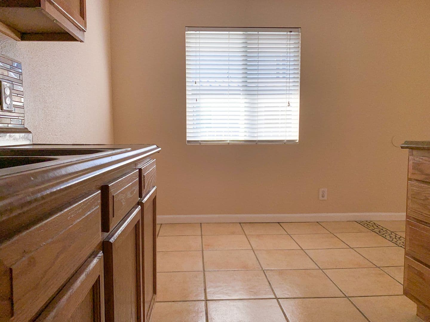 Albuquerque Apartment: 900 Valencia Dr. SE