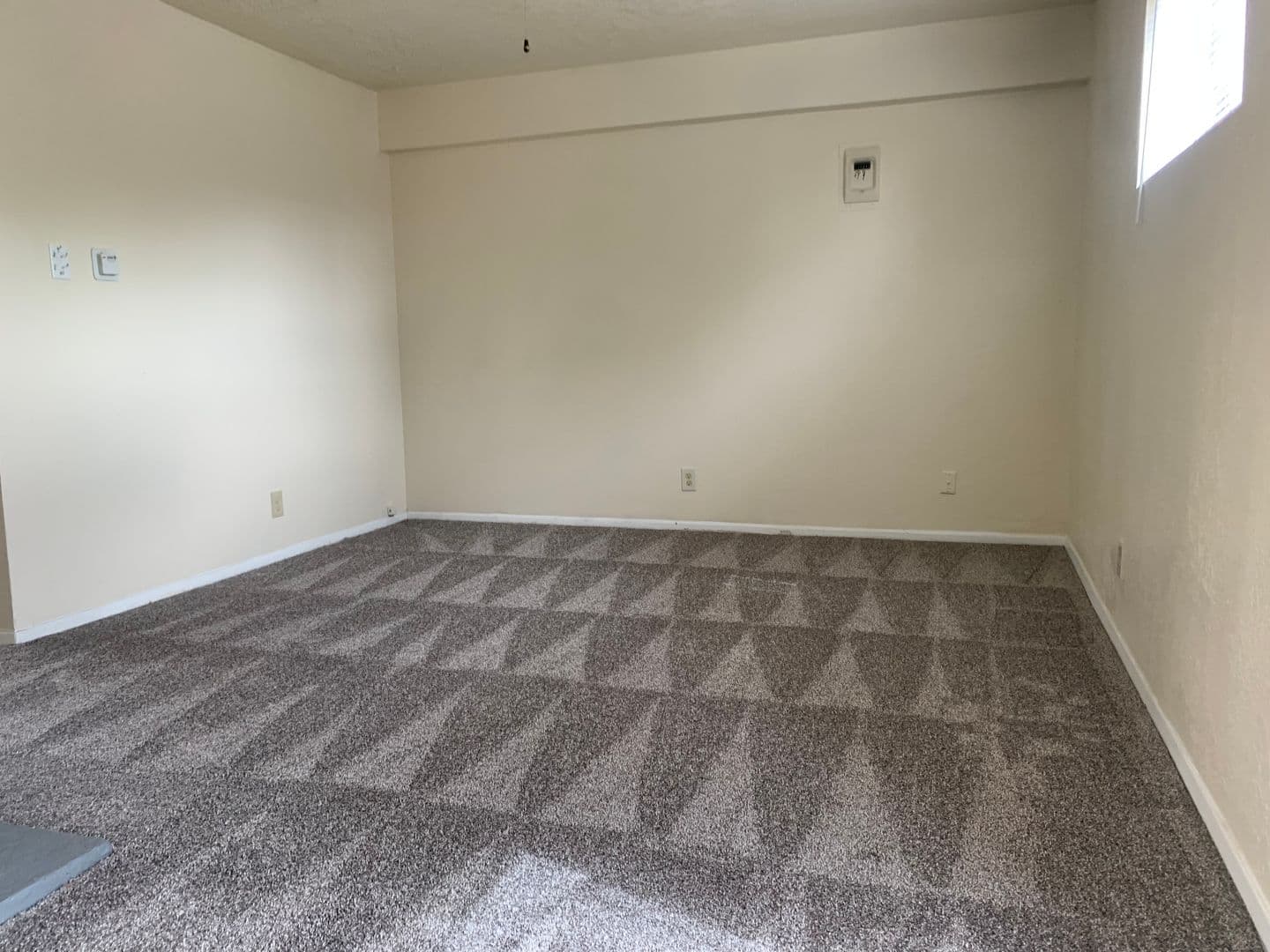 Albuquerque Apartment: 300 General Marshall St NE