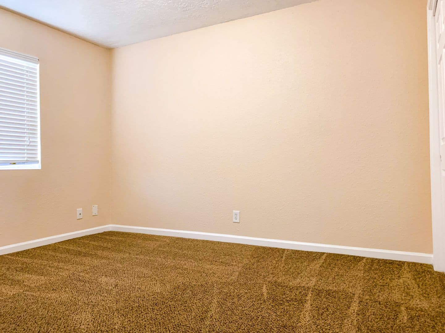 Albuquerque Apartment: 900 Valencia Dr. SE