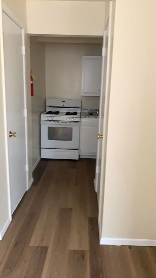 Albuquerque Apartment: 300 General Marshall St NE
