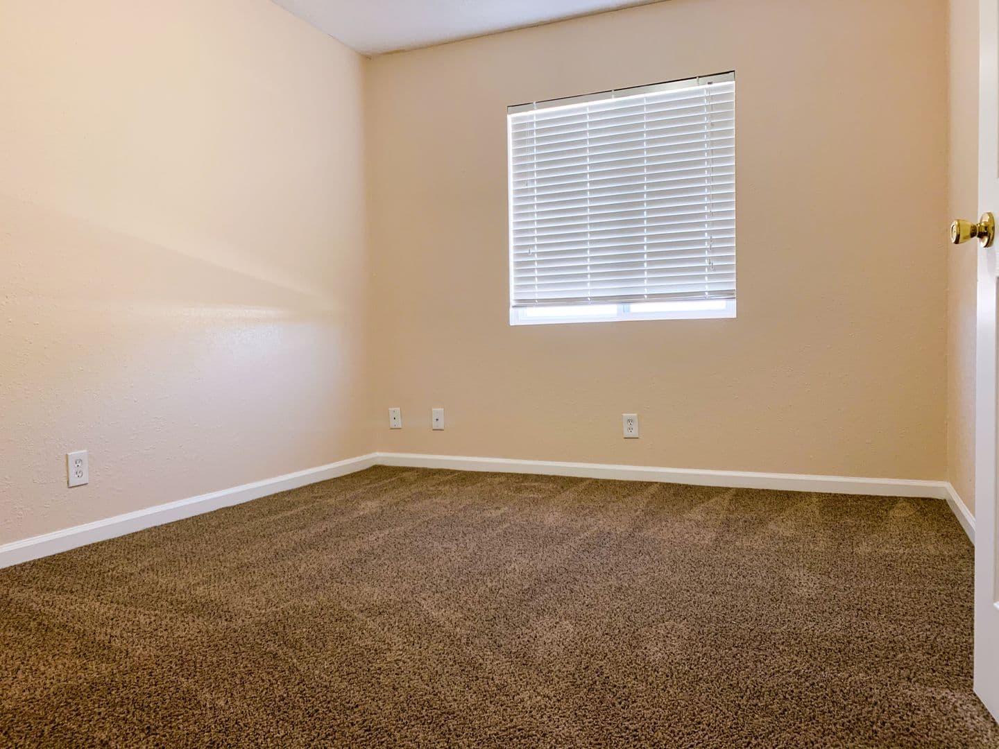 Albuquerque Apartment: 900 Valencia Dr. SE