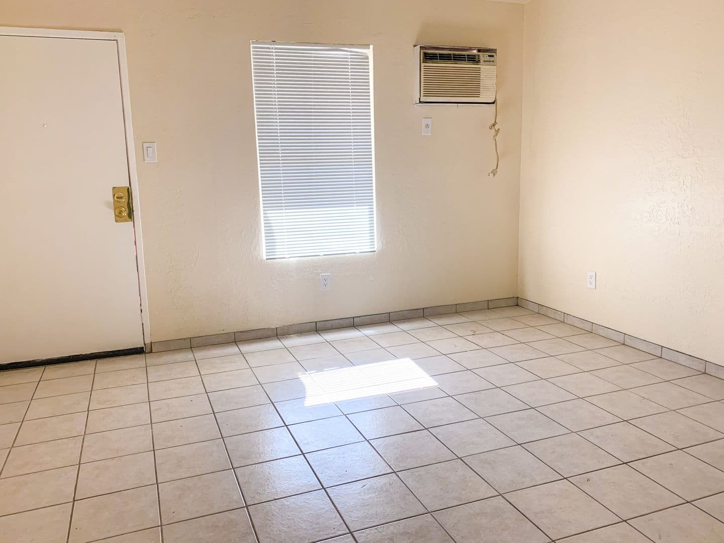 Albuquerque Apartment: 520 Ortiz Dr. SE