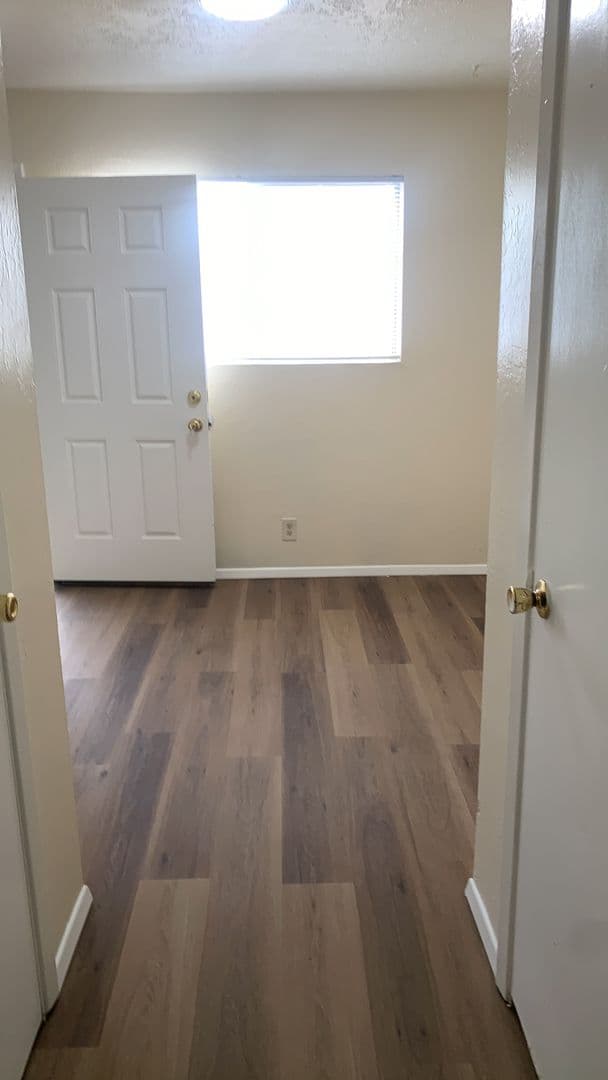 Albuquerque Apartment: 300 General Marshall St NE