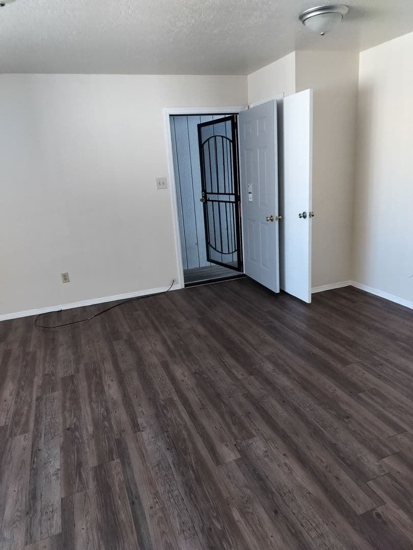 Albuquerque Apartment: 300 La Veta Dr. NE