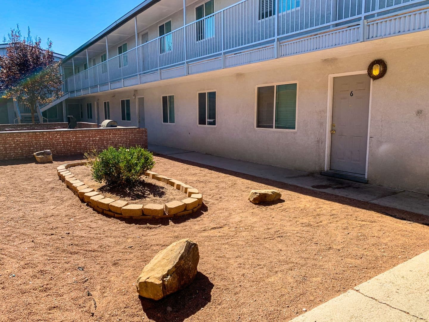 Albuquerque Apartment: 900 Valencia Dr. SE