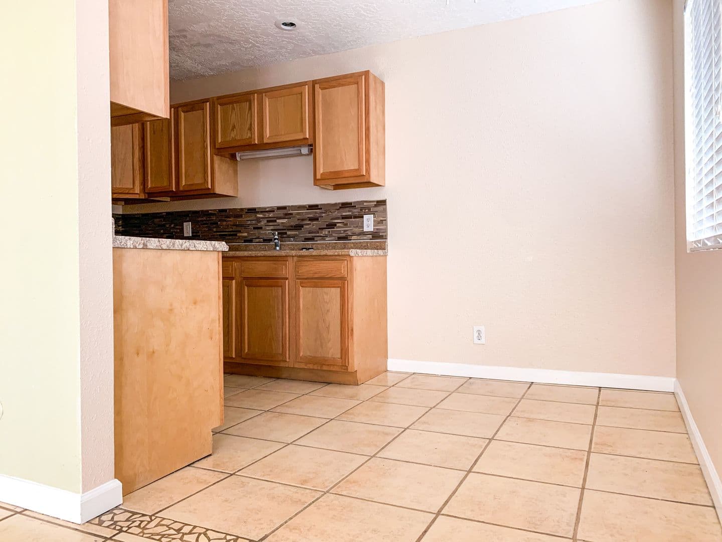 Albuquerque Apartment: 900 Valencia Dr. SE