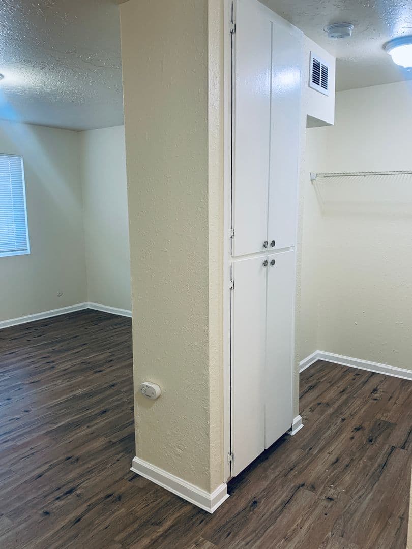 Albuquerque Apartment: 220-226 Charleston St. NE