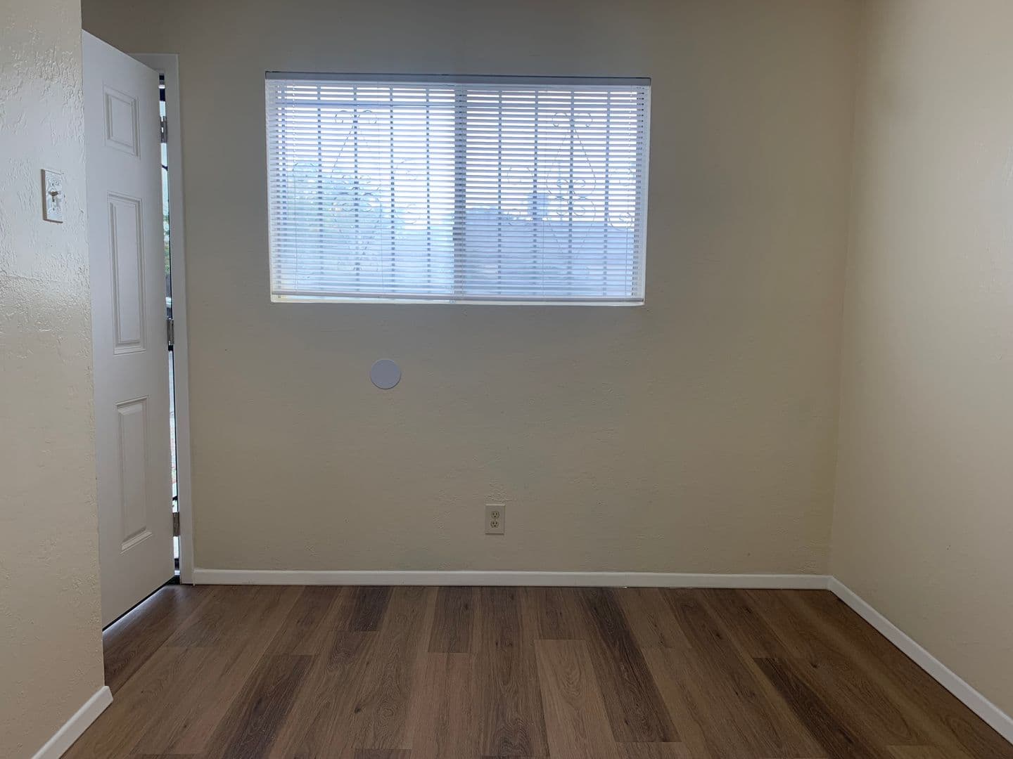 Albuquerque Apartment: 300 General Marshall St NE