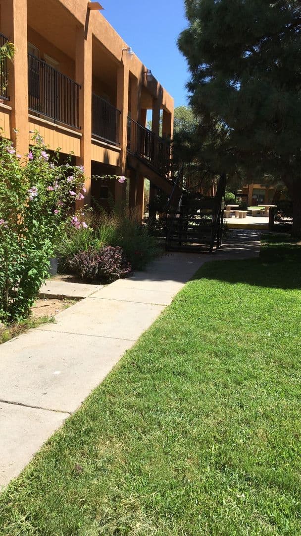 Albuquerque Apartment: 8201 Marquette Ave NE