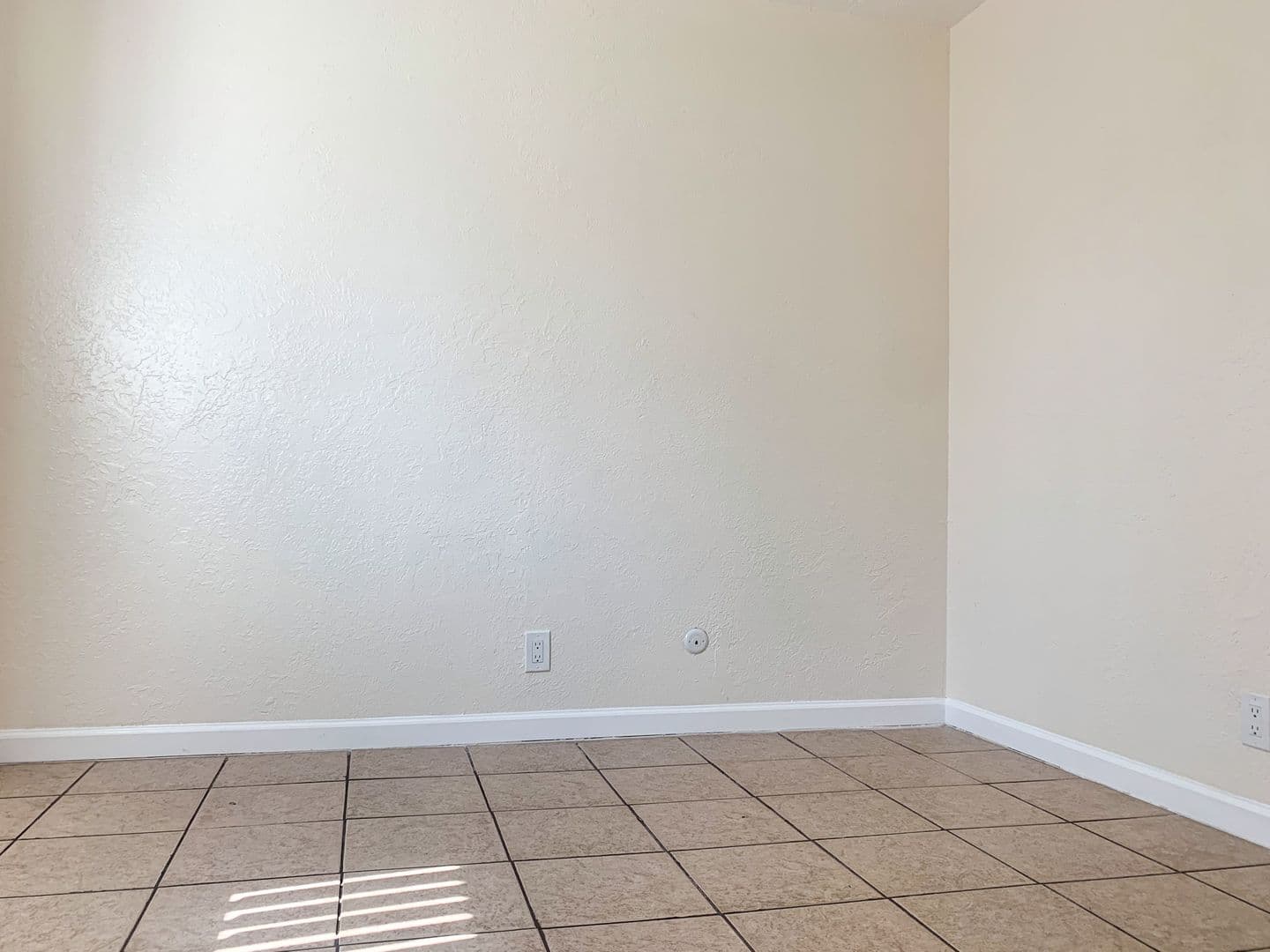 Albuquerque Apartment: 11122 Claremont & 11115 Cordova Ave NE