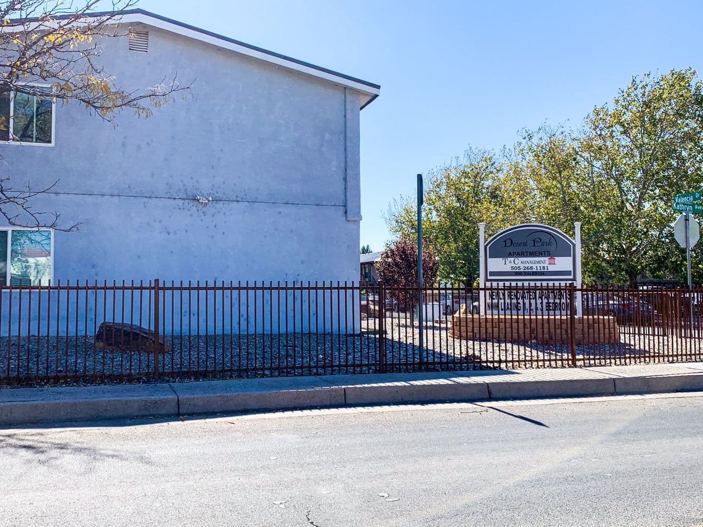Albuquerque Apartment: 900 Valencia Dr. SE