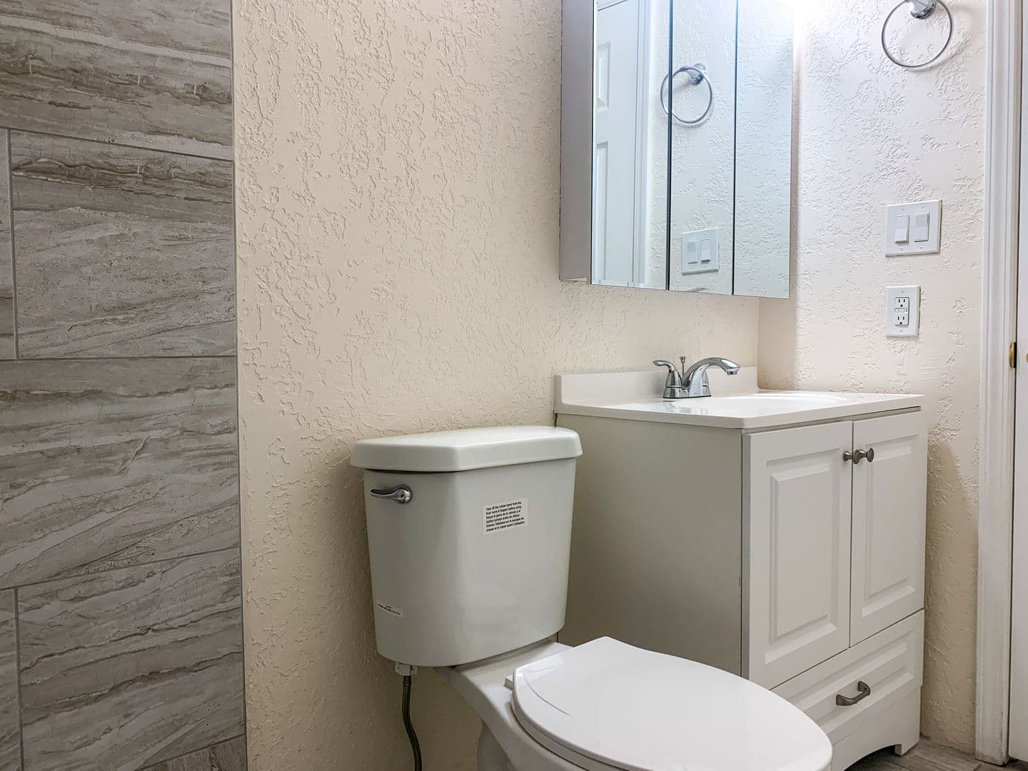 Albuquerque Apartment: 11122 Claremont & 11115 Cordova Ave NE