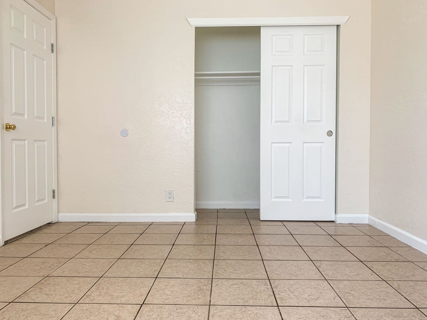 Albuquerque Apartment: 11122 Claremont & 11115 Cordova Ave NE