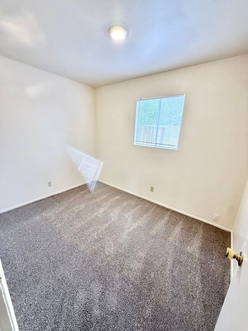 Albuquerque Apartment: 212 General Marshal St Ne