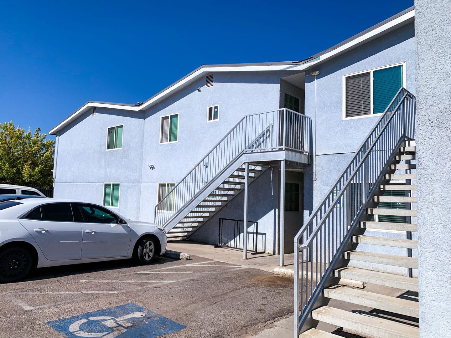 Albuquerque Apartment: 900 Valencia Dr. SE