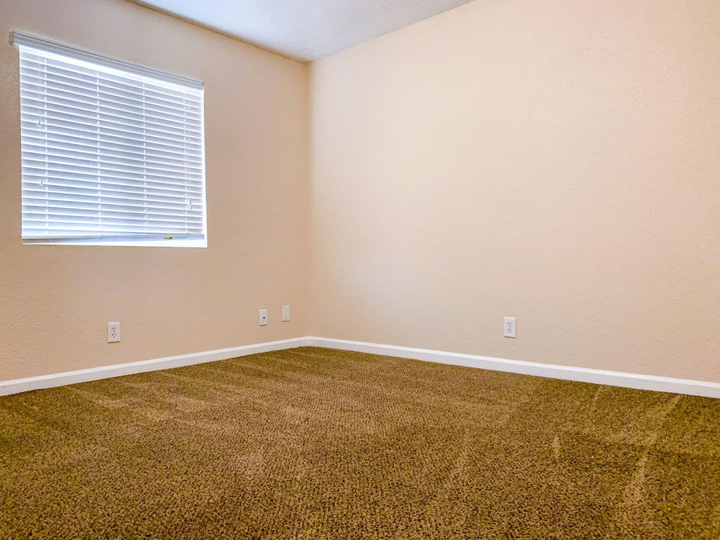 Albuquerque Apartment: 900 Valencia Dr. SE