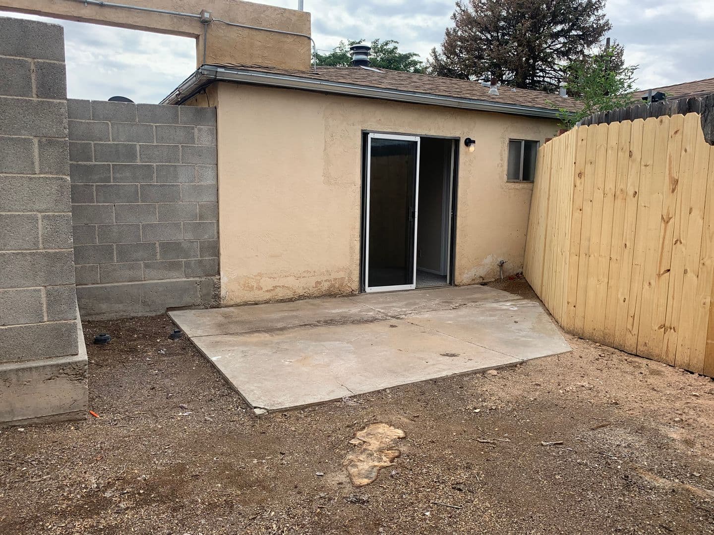 Albuquerque Apartment: 300 General Marshall St NE