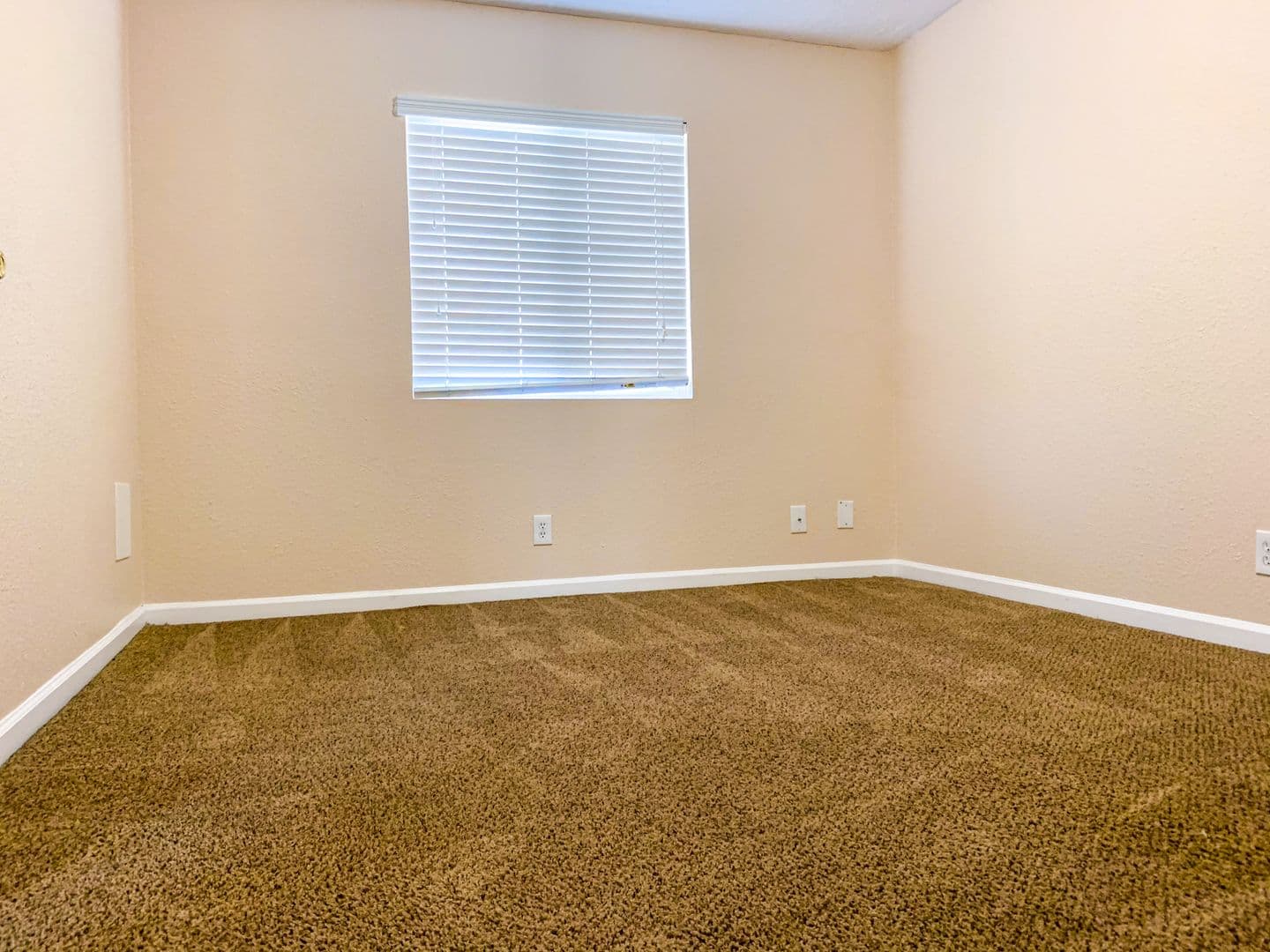 Albuquerque Apartment: 900 Valencia Dr. SE