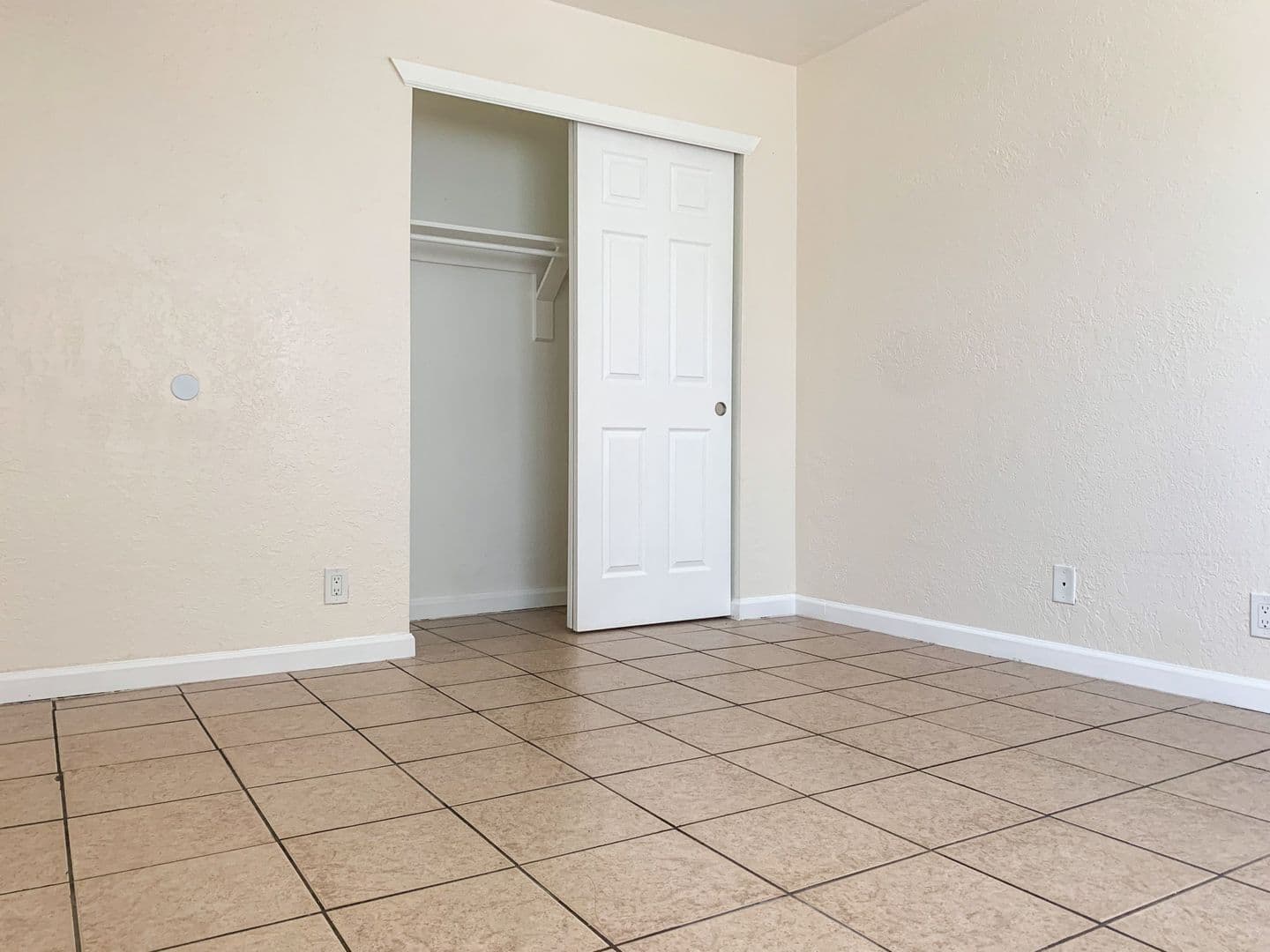 Albuquerque Apartment: 11122 Claremont & 11115 Cordova Ave NE