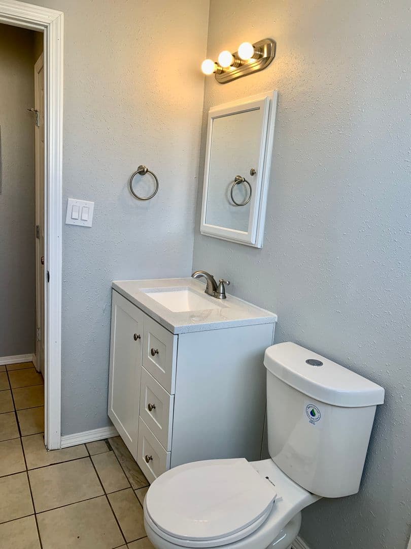 Albuquerque Apartment: 444 Florida St SE