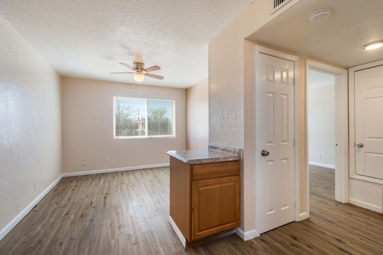 Albuquerque Apartment: 3433 Vail Ave. SE