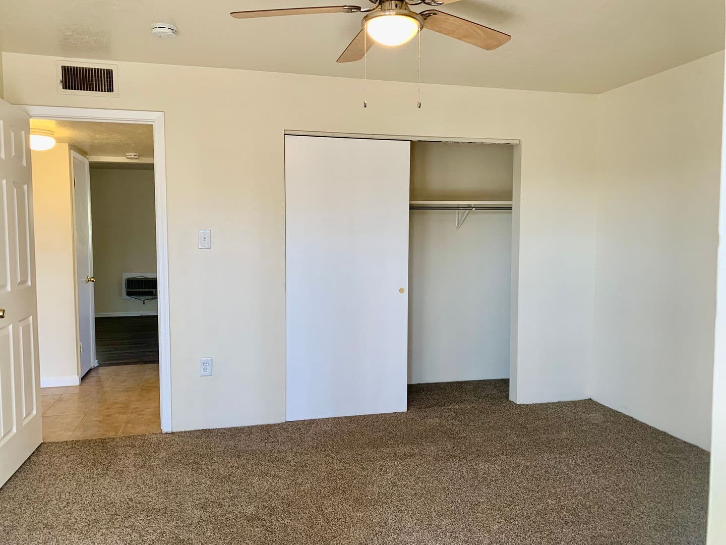 Albuquerque Apartment: 11201 Lomas Blvd NE