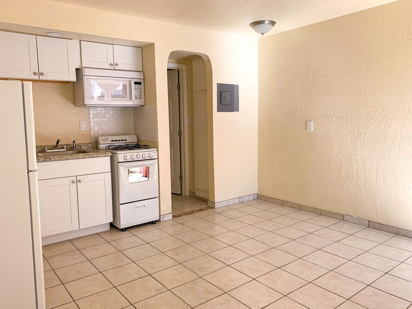 Albuquerque Apartment: 520 Ortiz Dr. SE