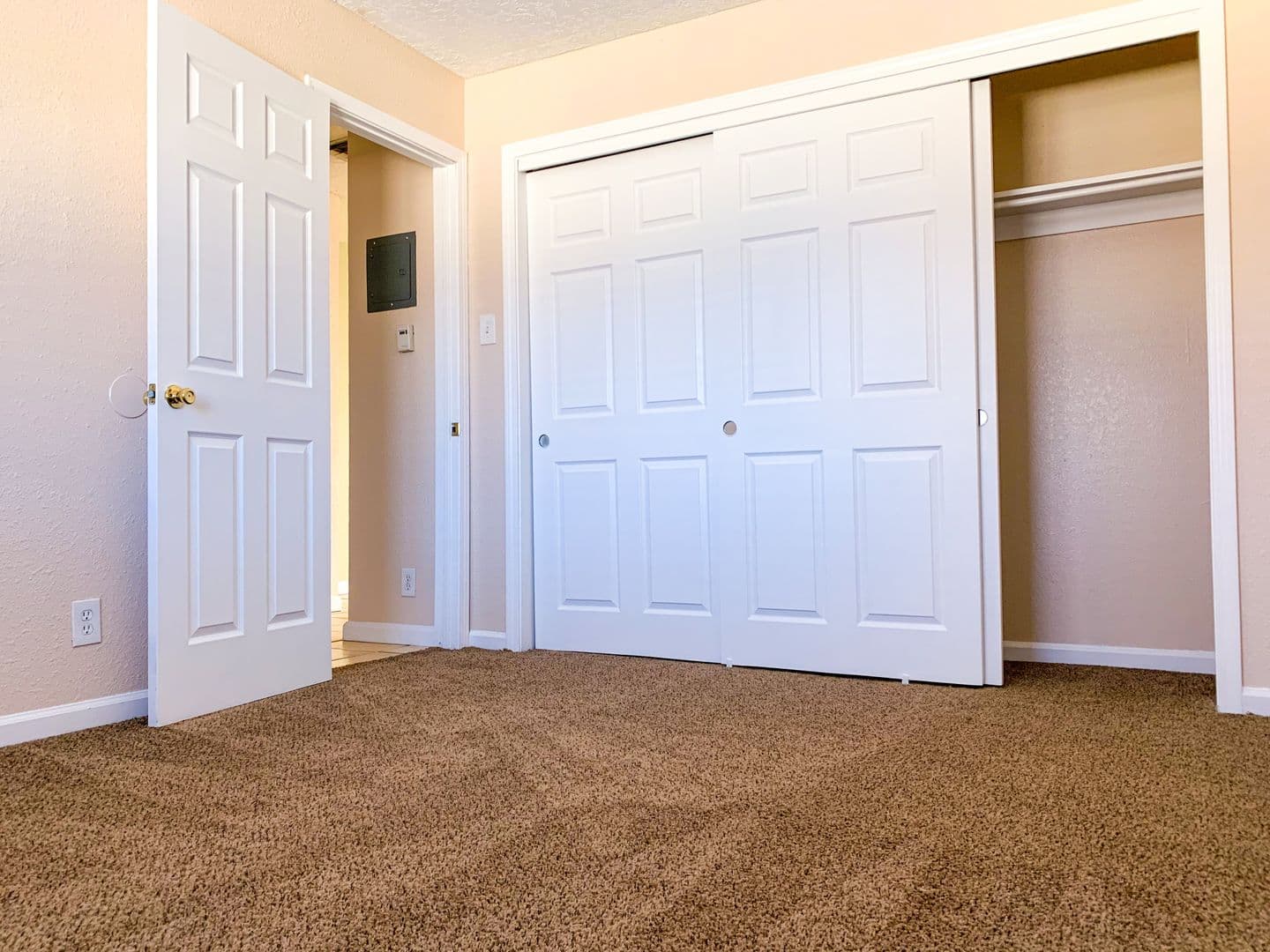 Albuquerque Apartment: 900 Valencia Dr. SE