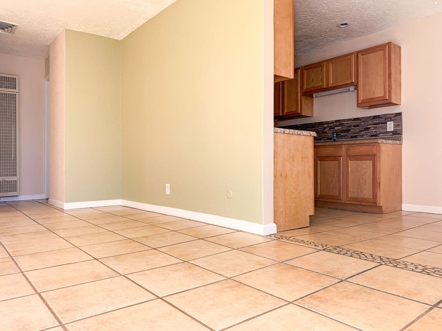 Albuquerque Apartment: 900 Valencia Dr. SE