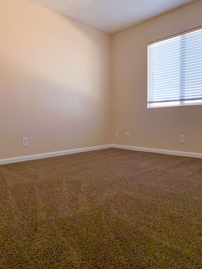 Albuquerque Apartment: 900 Valencia Dr. SE