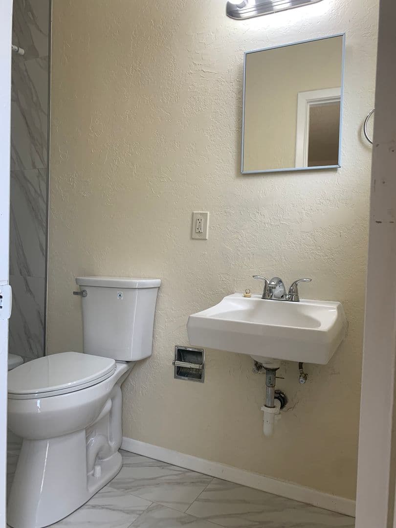 Albuquerque Apartment: 300 General Marshall St NE