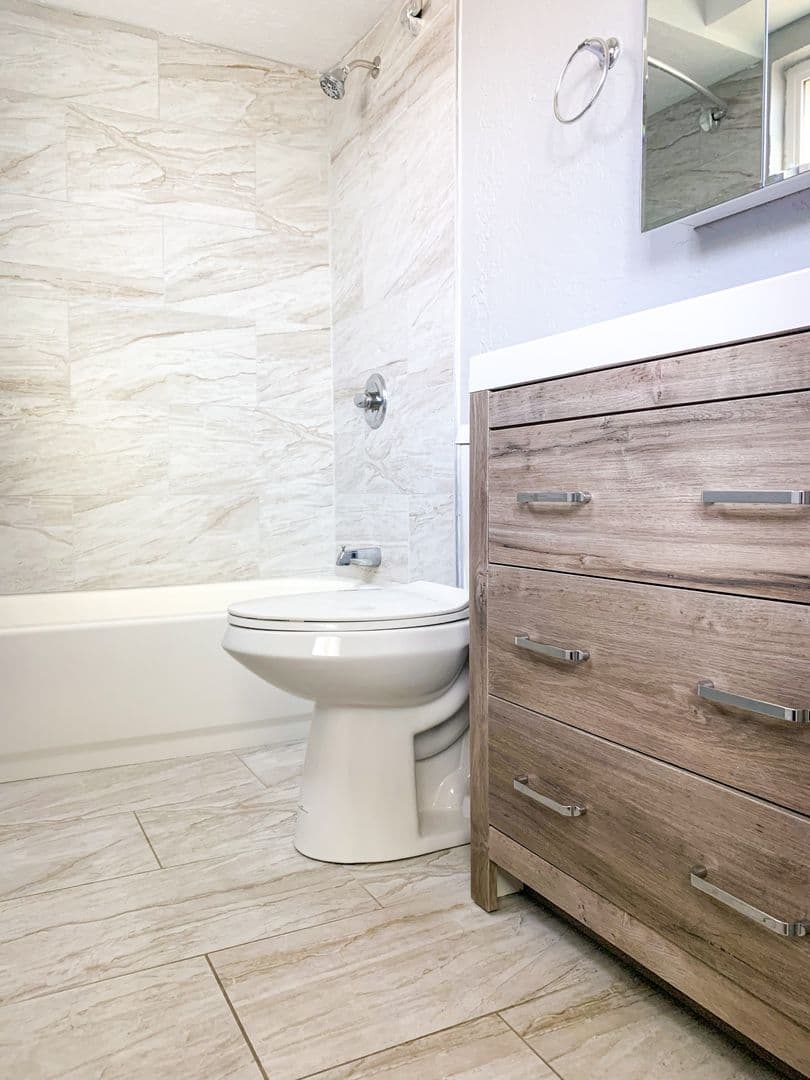 Albuquerque Apartment: 11122 Claremont & 11115 Cordova Ave NE