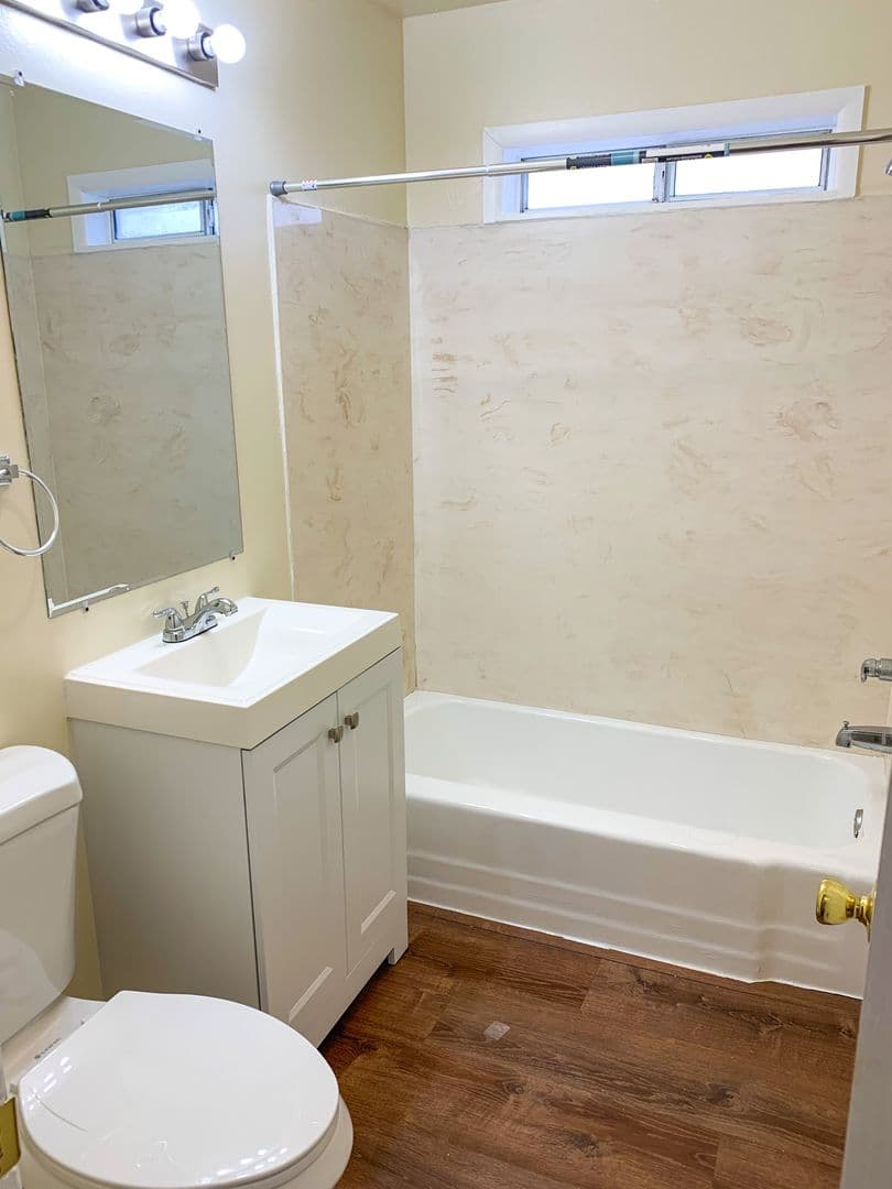 Albuquerque Apartment: 1015 Cardenas Dr. SE