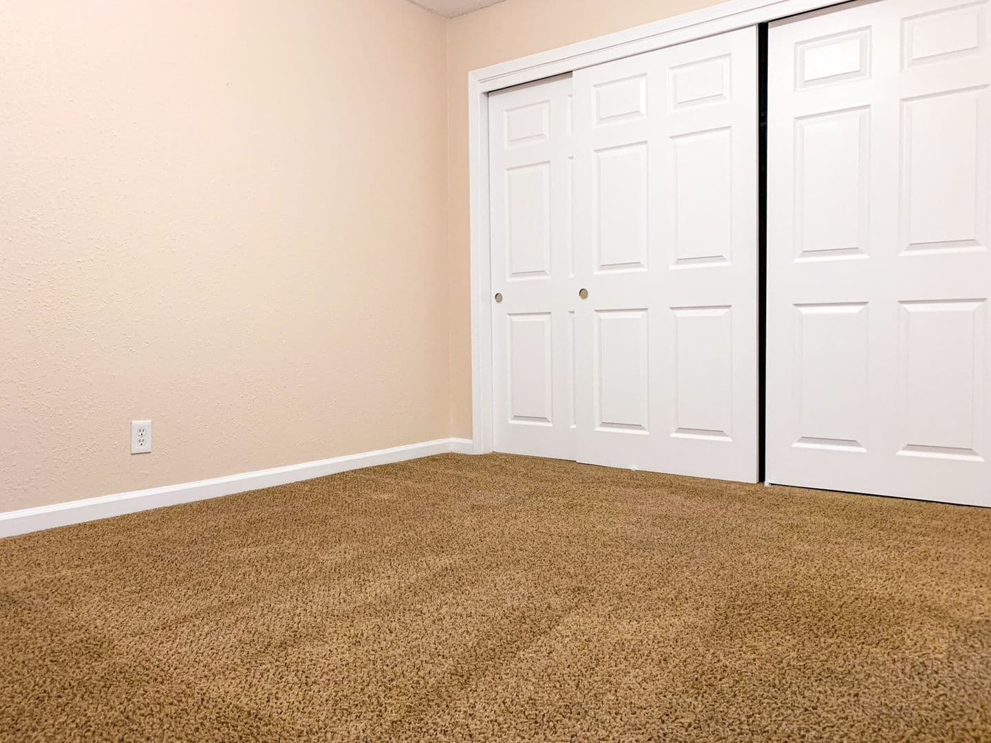 Albuquerque Apartment: 900 Valencia Dr. SE