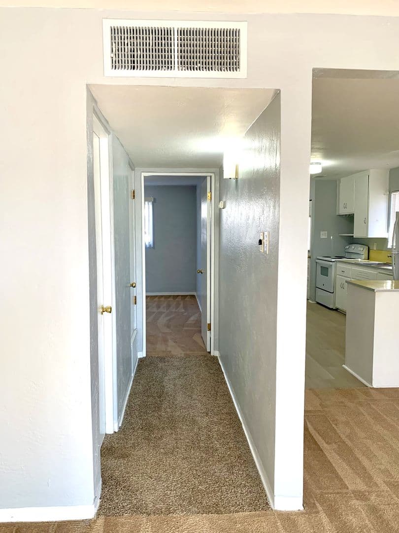 Albuquerque Apartment: 444 Florida St SE