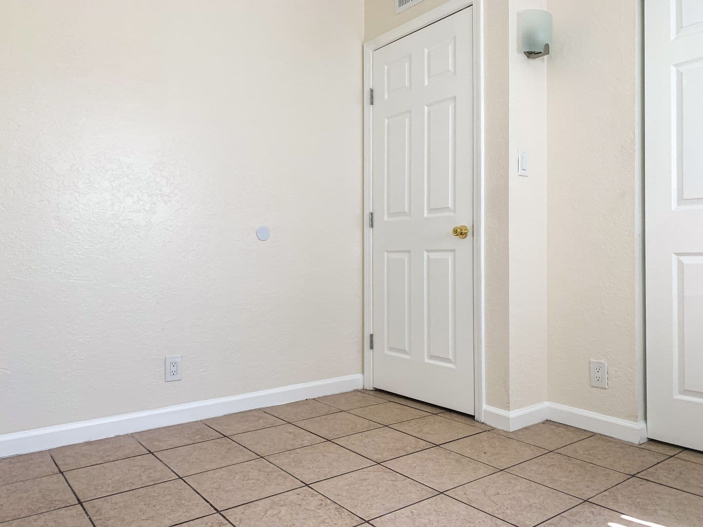 Albuquerque Apartment: 11122 Claremont & 11115 Cordova Ave NE