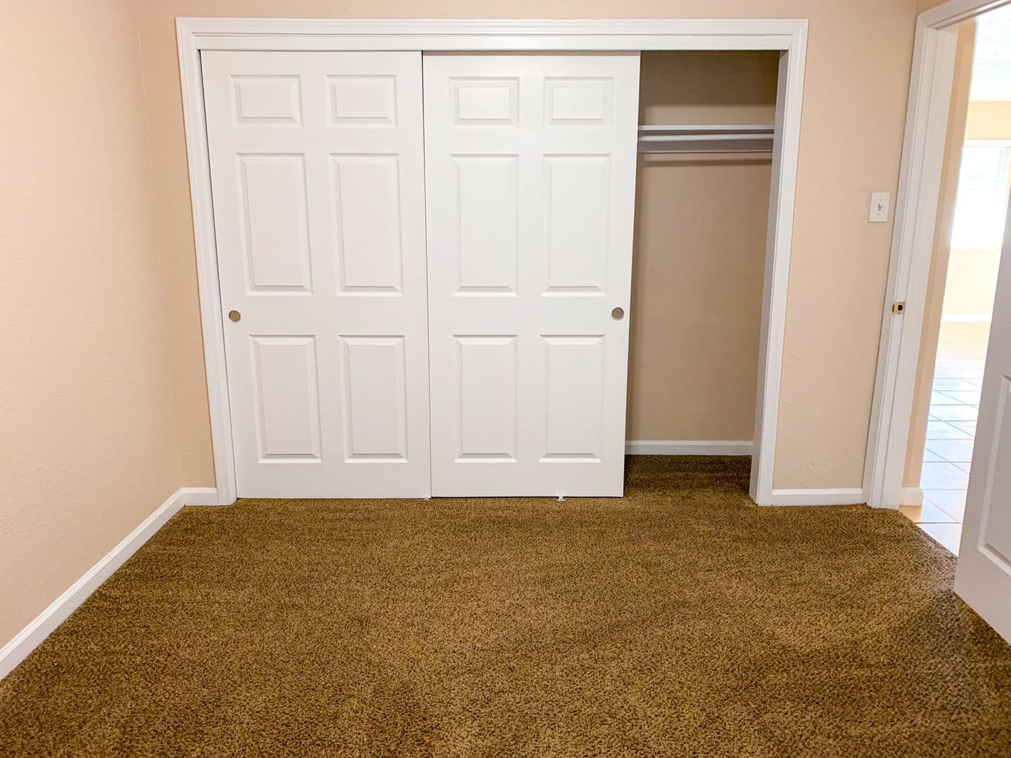 Albuquerque Apartment: 900 Valencia Dr. SE
