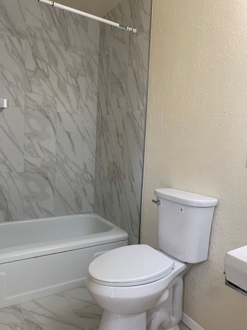 Albuquerque Apartment: 300 General Marshall St NE