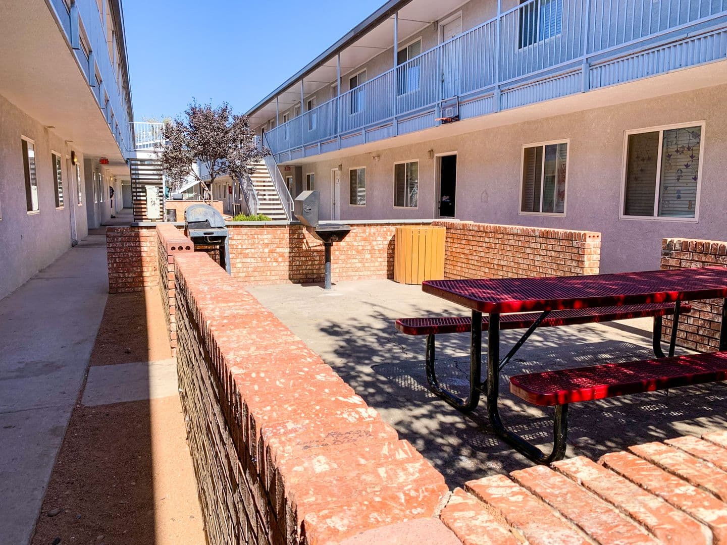 Albuquerque Apartment: 900 Valencia Dr. SE