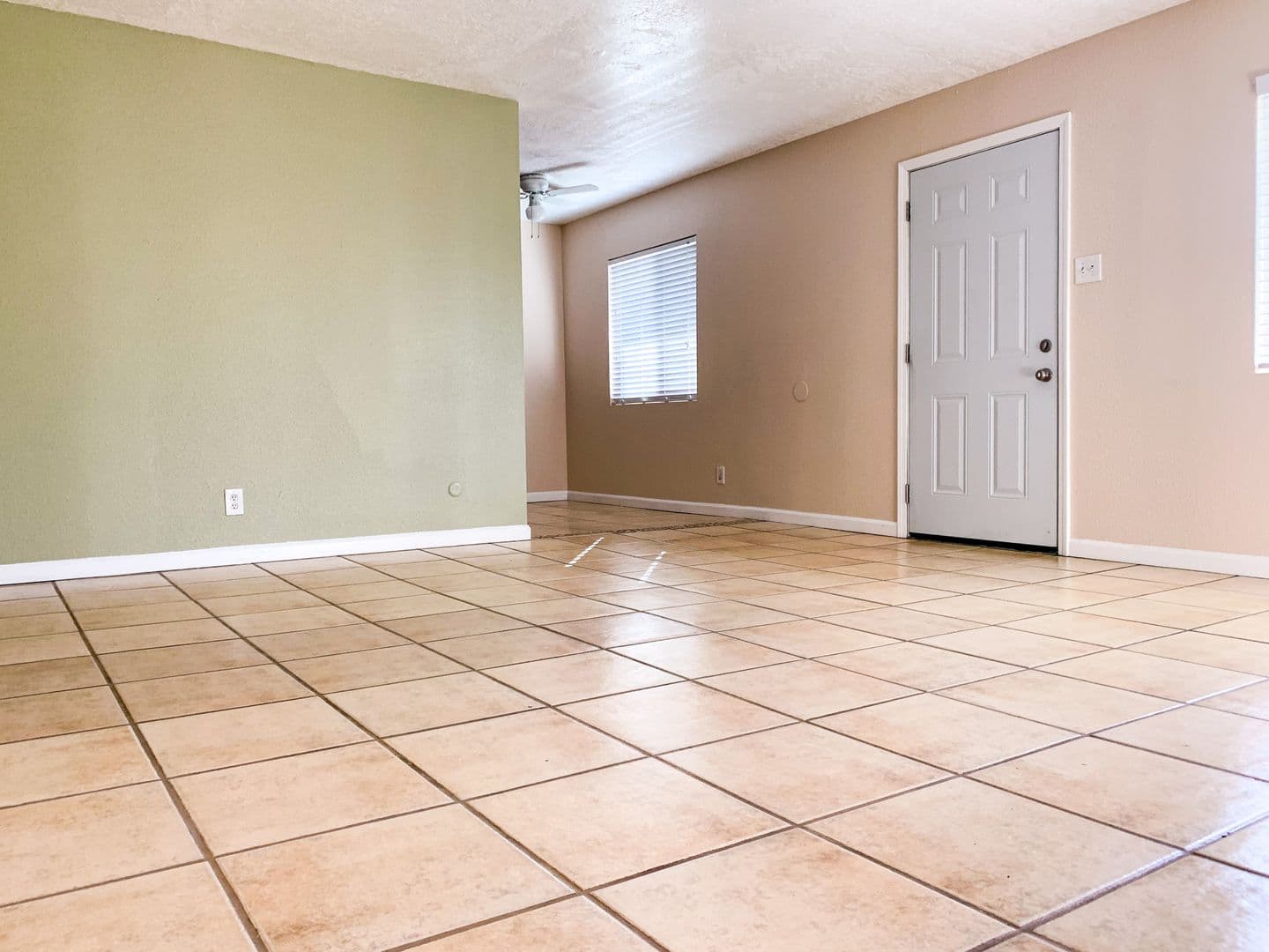 Albuquerque Apartment: 900 Valencia Dr. SE