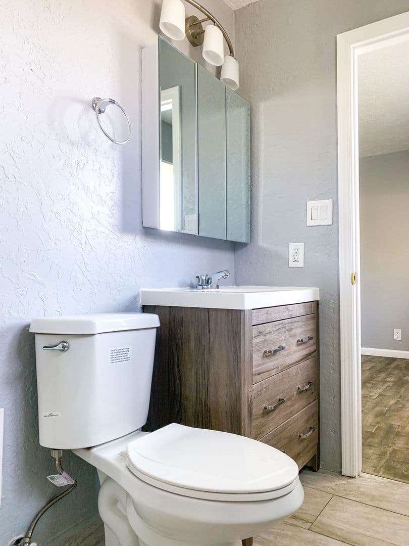 Albuquerque Apartment: 11122 Claremont & 11115 Cordova Ave NE