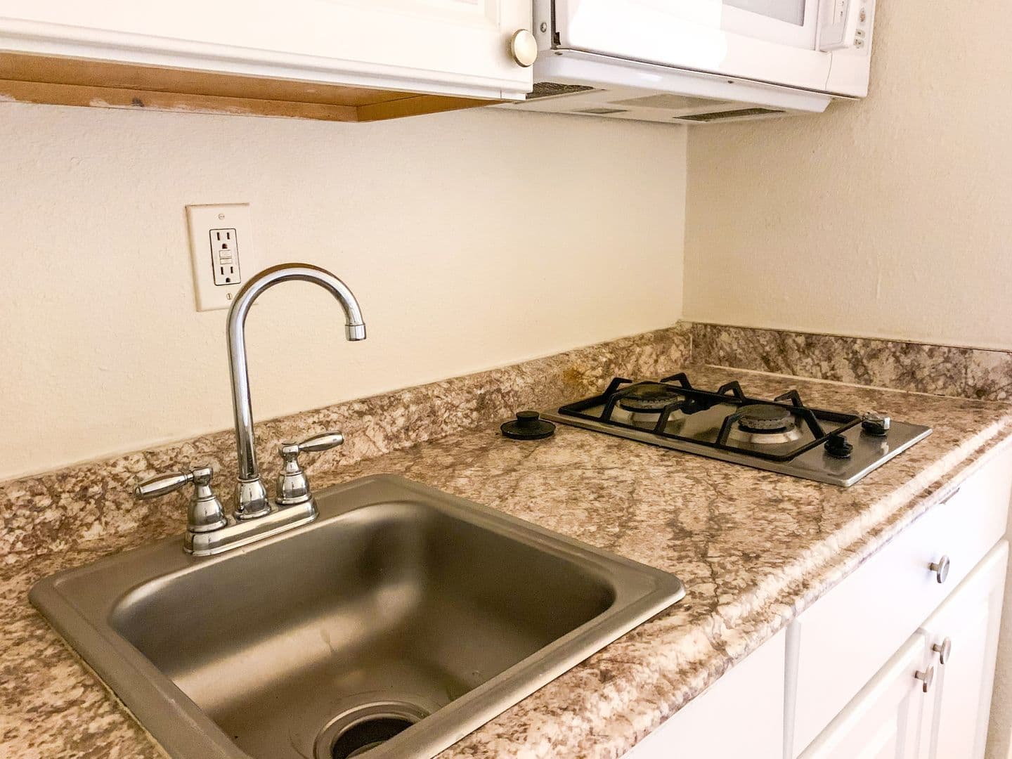 Albuquerque Apartment: 220-226 Charleston St. NE