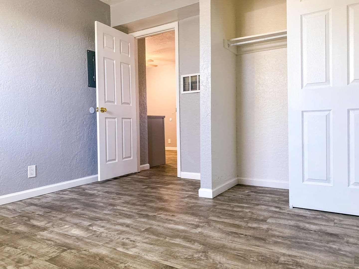 Albuquerque Apartment: 11122 Claremont & 11115 Cordova Ave NE
