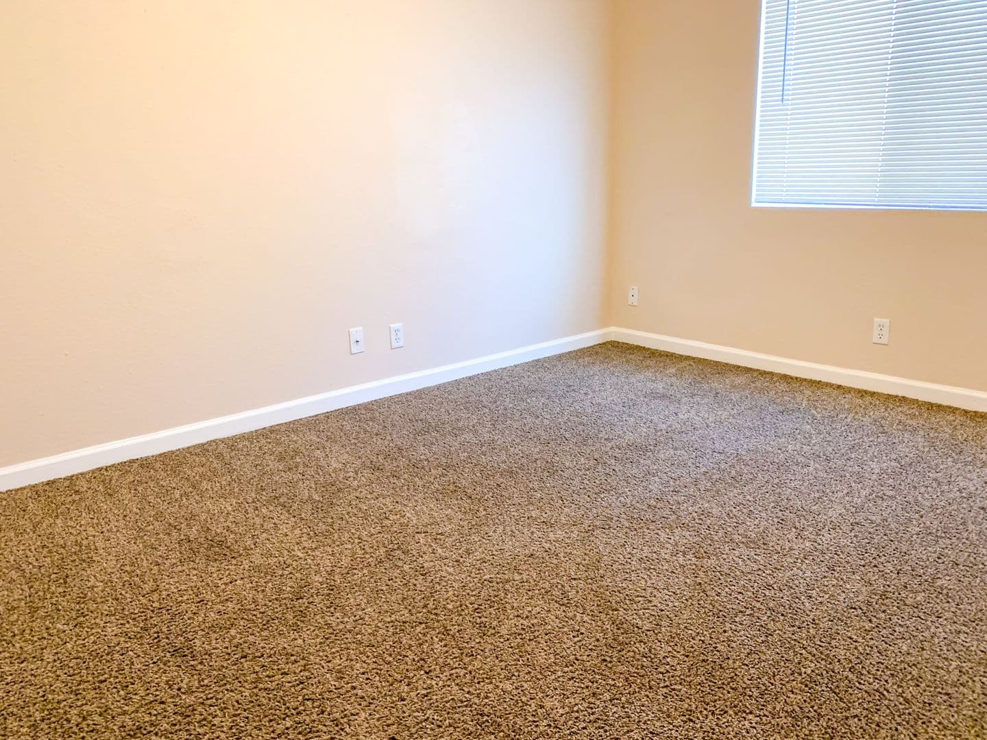 Albuquerque Apartment: 900 Valencia Dr. SE