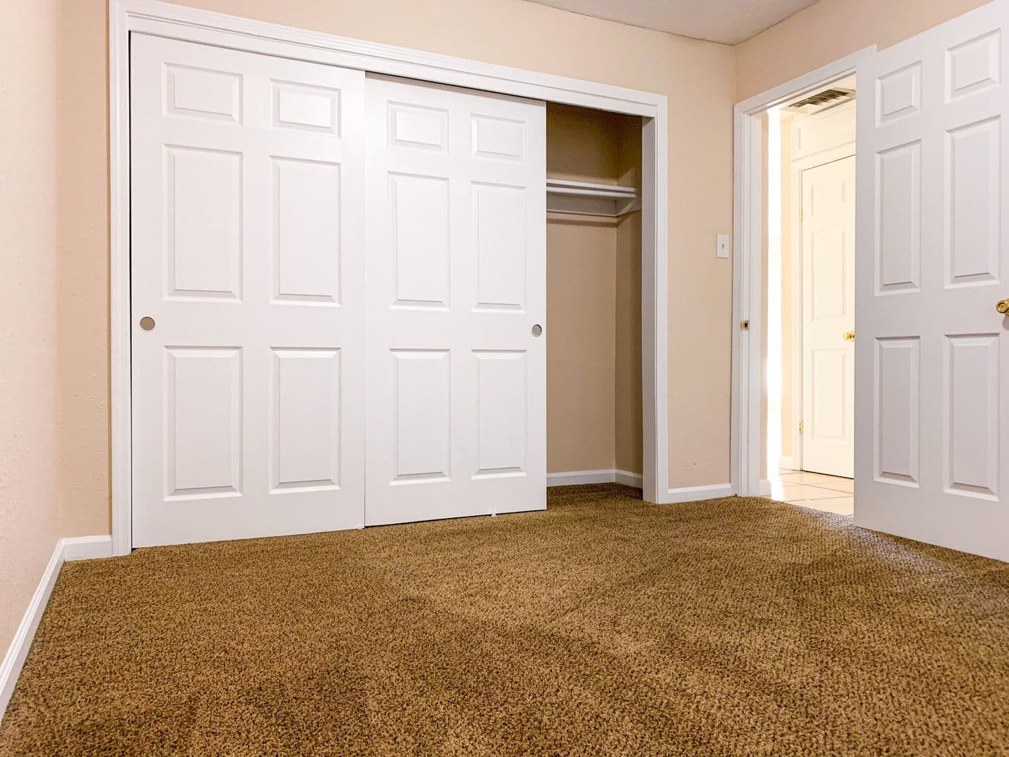 Albuquerque Apartment: 900 Valencia Dr. SE