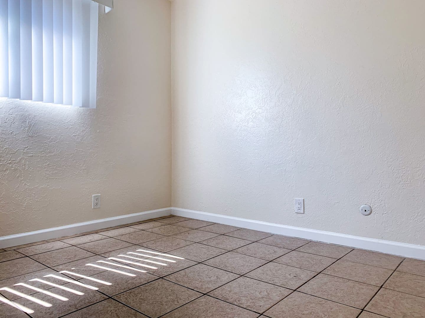 Albuquerque Apartment: 11122 Claremont & 11115 Cordova Ave NE