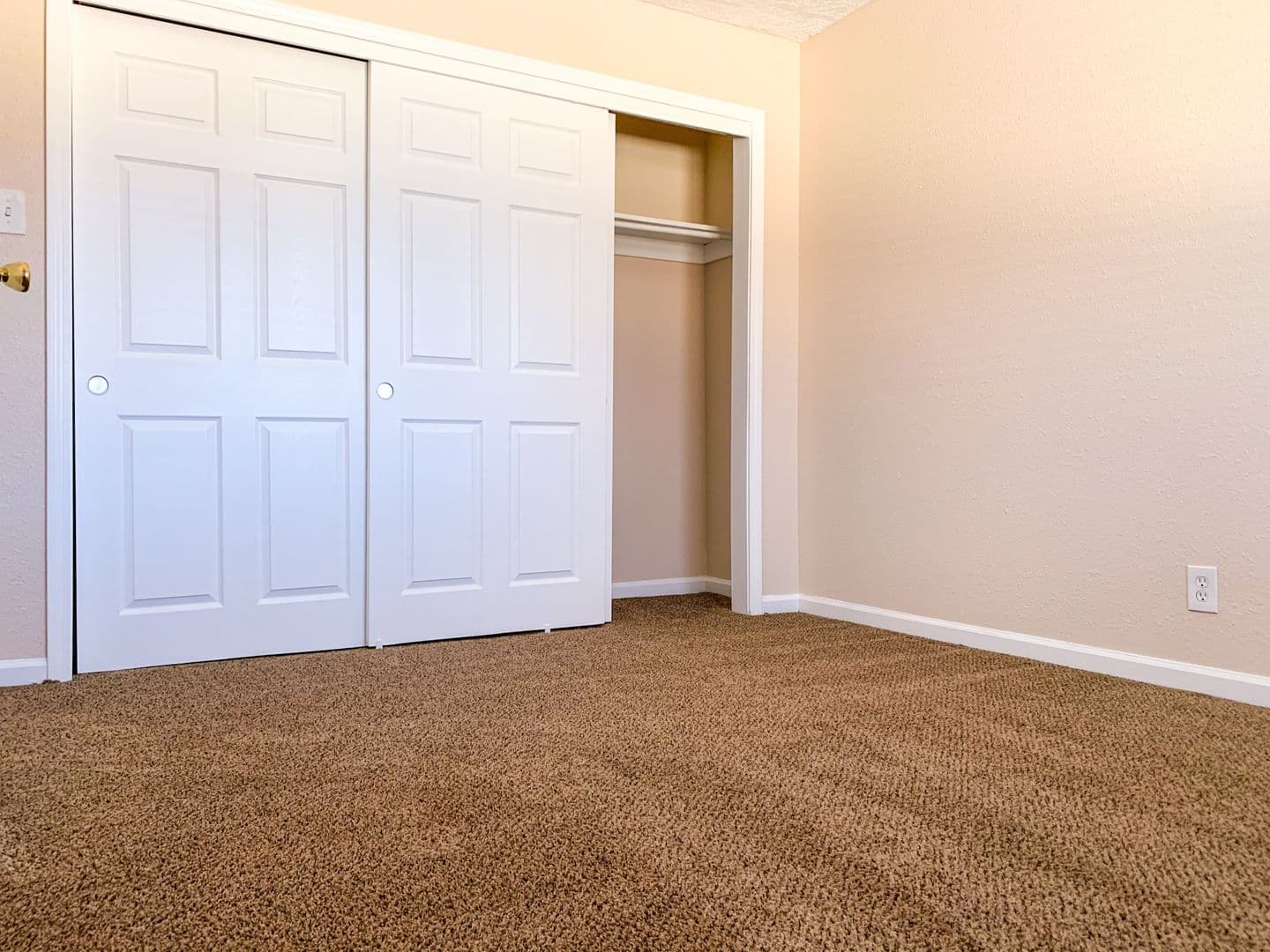 Albuquerque Apartment: 900 Valencia Dr. SE